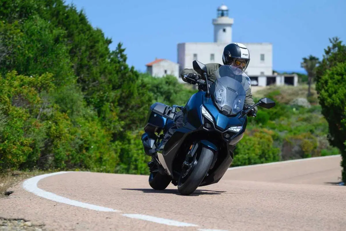 SYM TTLBT: la moto da viaggio che si finge scooter (o forse il contrario) [VIDEO] (11)