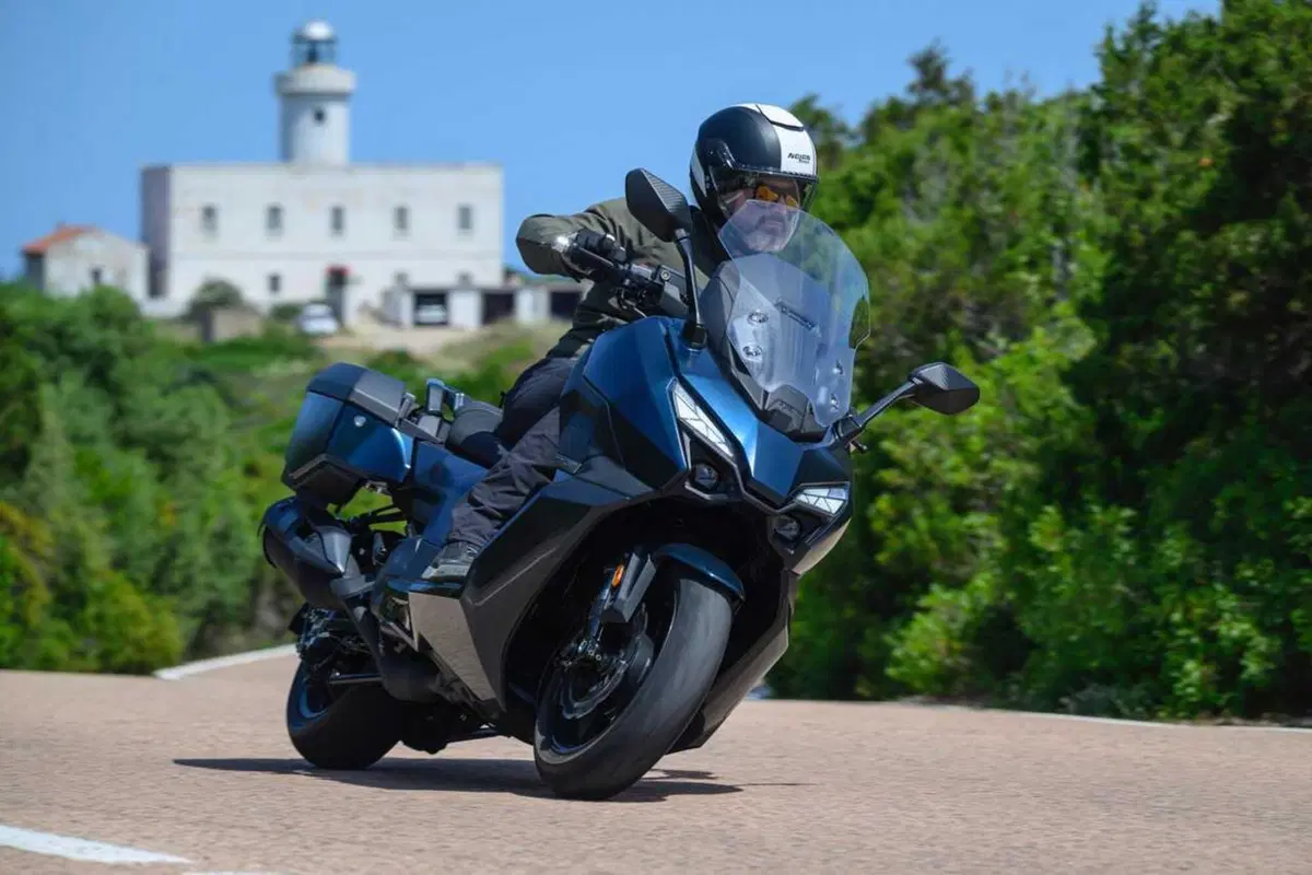SYM TTLBT: la moto da viaggio che si finge scooter (o forse il contrario) [VIDEO] (12)