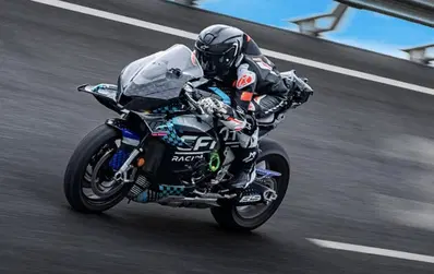 La nuova CFMOTO V4 SR-RR entra nel club delle moto oltre i 300 km/h
