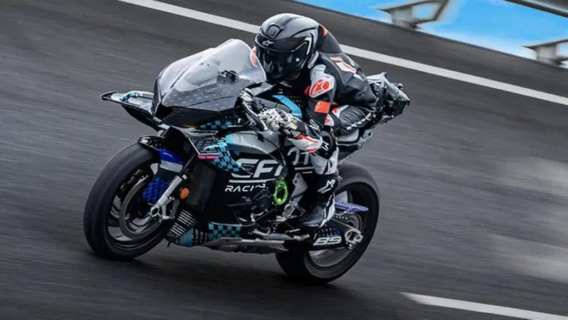 La nuova CFMOTO V4 SR-RR entra nel club delle moto oltre i 300 km/h