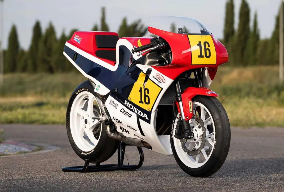 Honda CB 750 R Last Lap: una custom che rievoca gli anni ‘80 e omaggia Freddie Spencer [GALLERY]