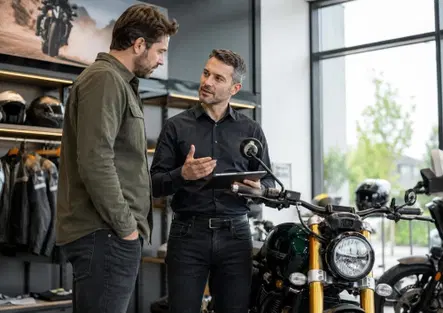 L'evoluzione del venditore moto: da piazzista a consulente di fiducia