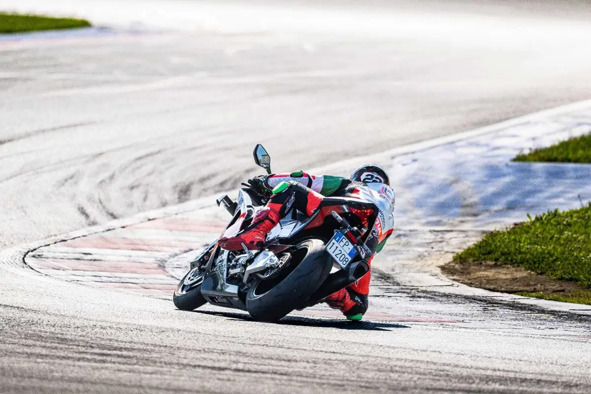 La bimota KB998 Rimini 2027 riceve l'omologazione Euro 5+