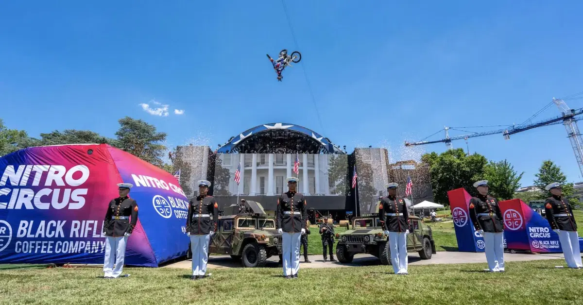 Travis Pastrana ha fatto un backflip nel giardino della Casa Bianca