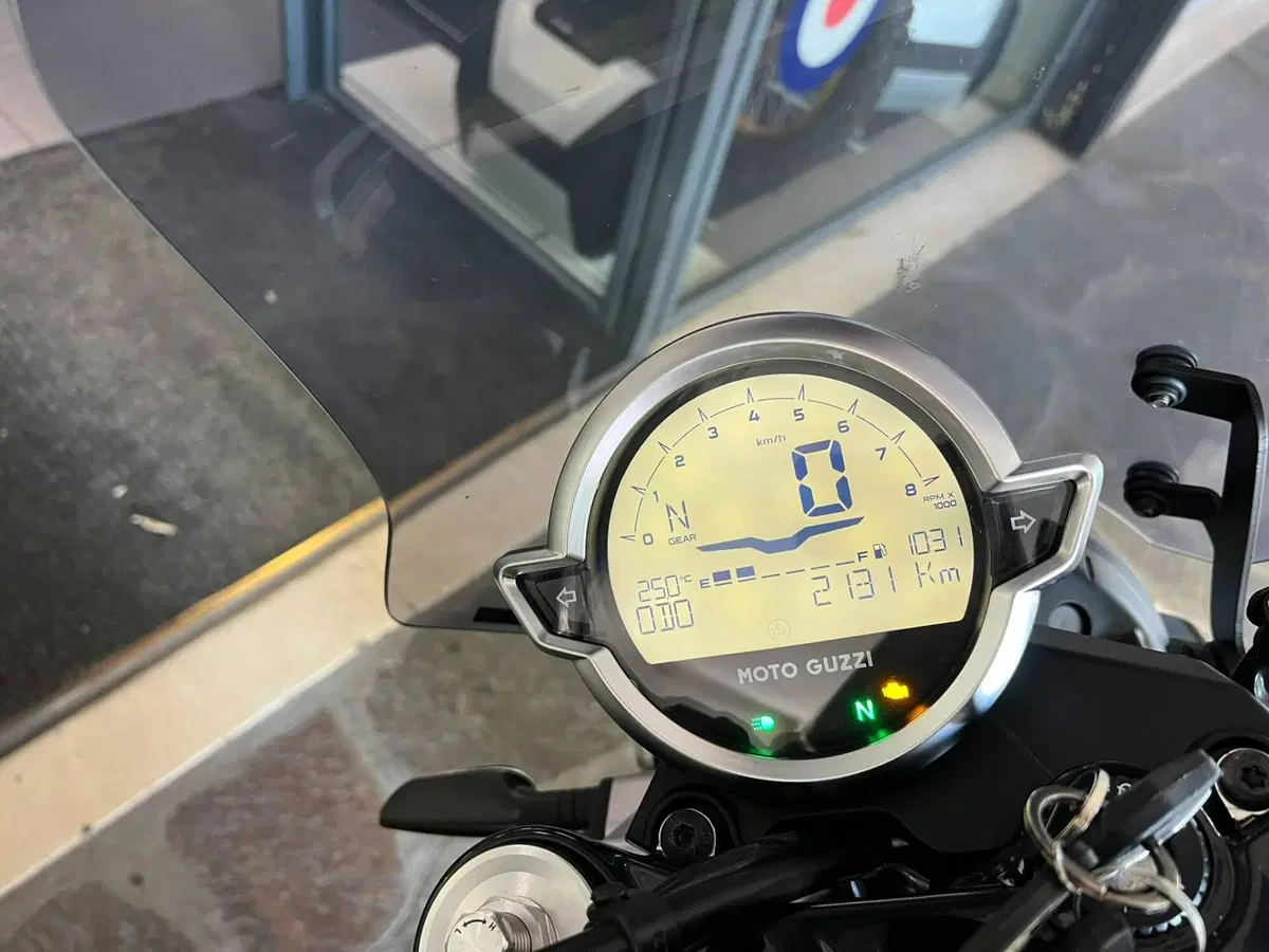 Moto Guzzi V7 Sport (2025 - 26) (4)