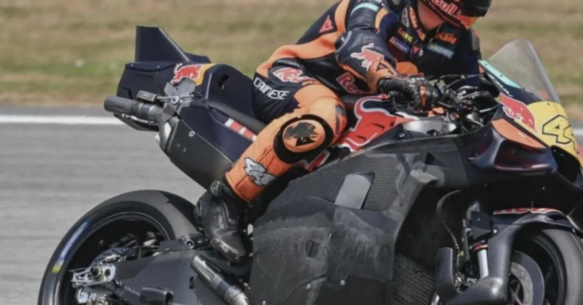 MotoGP 2026. Pol Espargar&oacute; torna in pista con la KTM: due giorni di test a Misano sul motore 850cc
