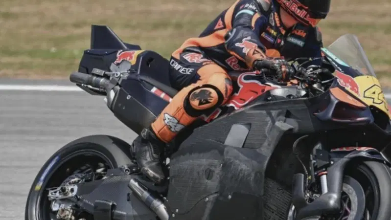 MotoGP 2026. Pol Espargar&oacute; torna in pista con la KTM: due giorni di test a Misano sul motore 850cc