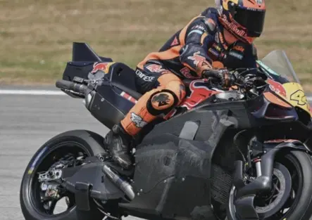 Pol Espargaró torna in pista con la KTM: due giorni di test a Misano sul motore 850cc