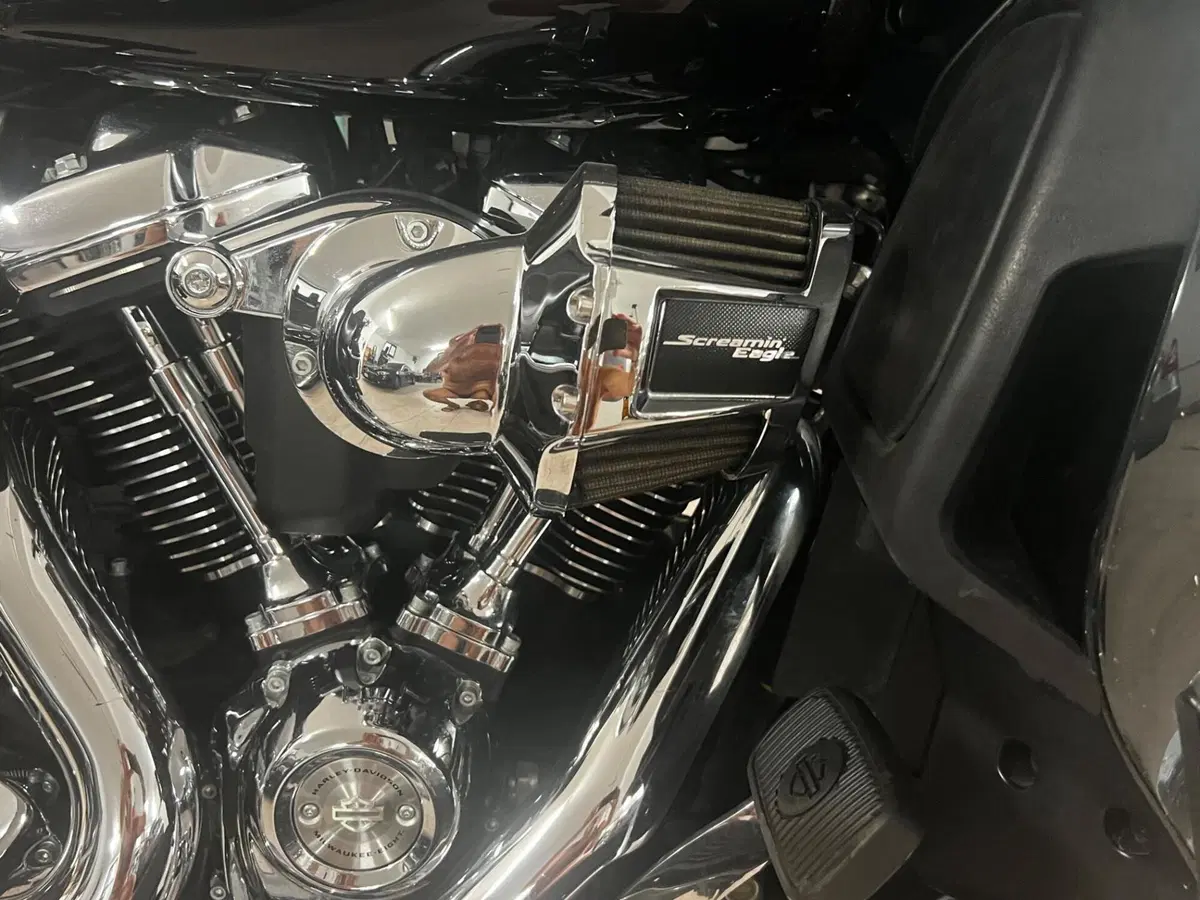 Harley-Davidson 114 Road Glide Ultra (2019) - FLTRXU (2)