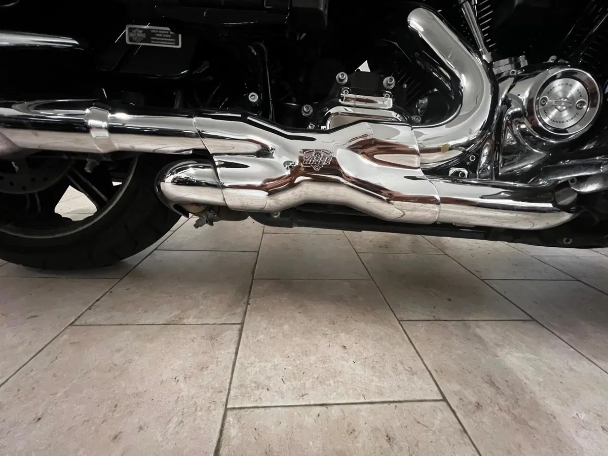 Harley-Davidson 114 Road Glide Ultra (2019) - FLTRXU (3)
