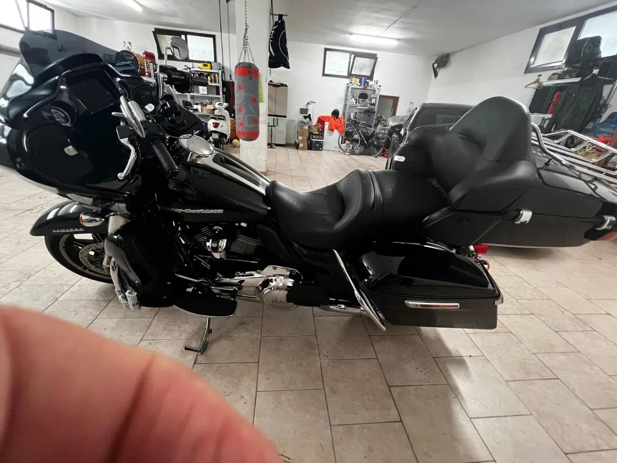 Harley-Davidson 114 Road Glide Ultra (2019) - FLTRXU (5)