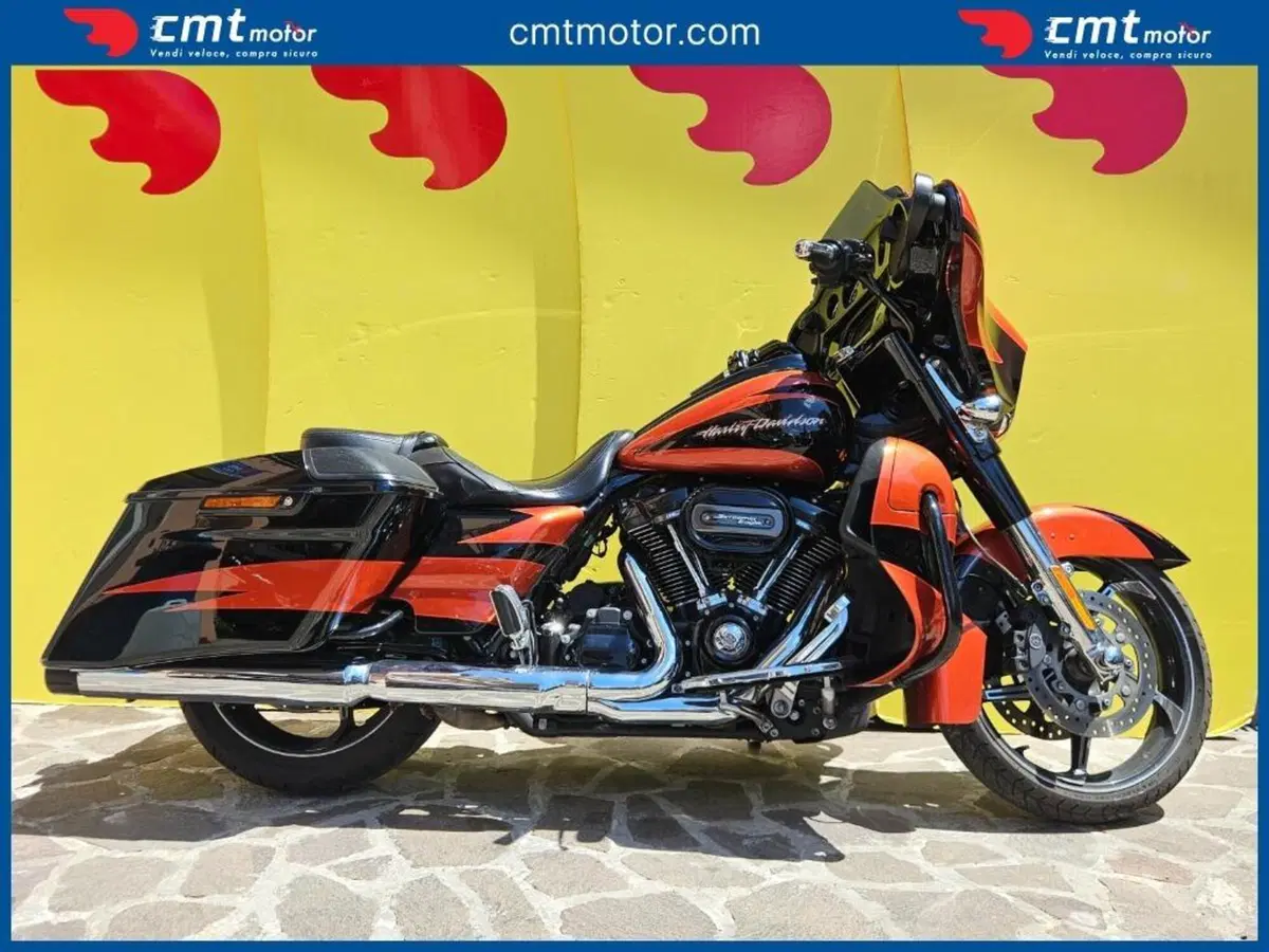 Harley-Davidson 1800 Street Glide (2016 - 17) - FLHXSE