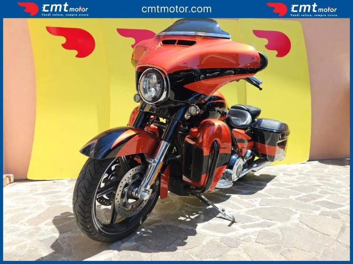 Harley-Davidson 1800 Street Glide (2016 - 17) - FLHXSE (2)