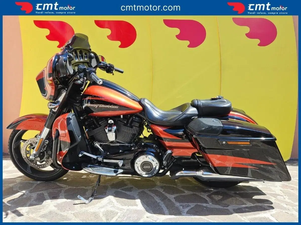 Harley-Davidson 1800 Street Glide (2016 - 17) - FLHXSE (3)