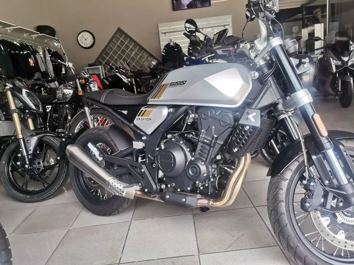 Brixton Motorcycles Crossfire 500 (2021 - 25) (2)