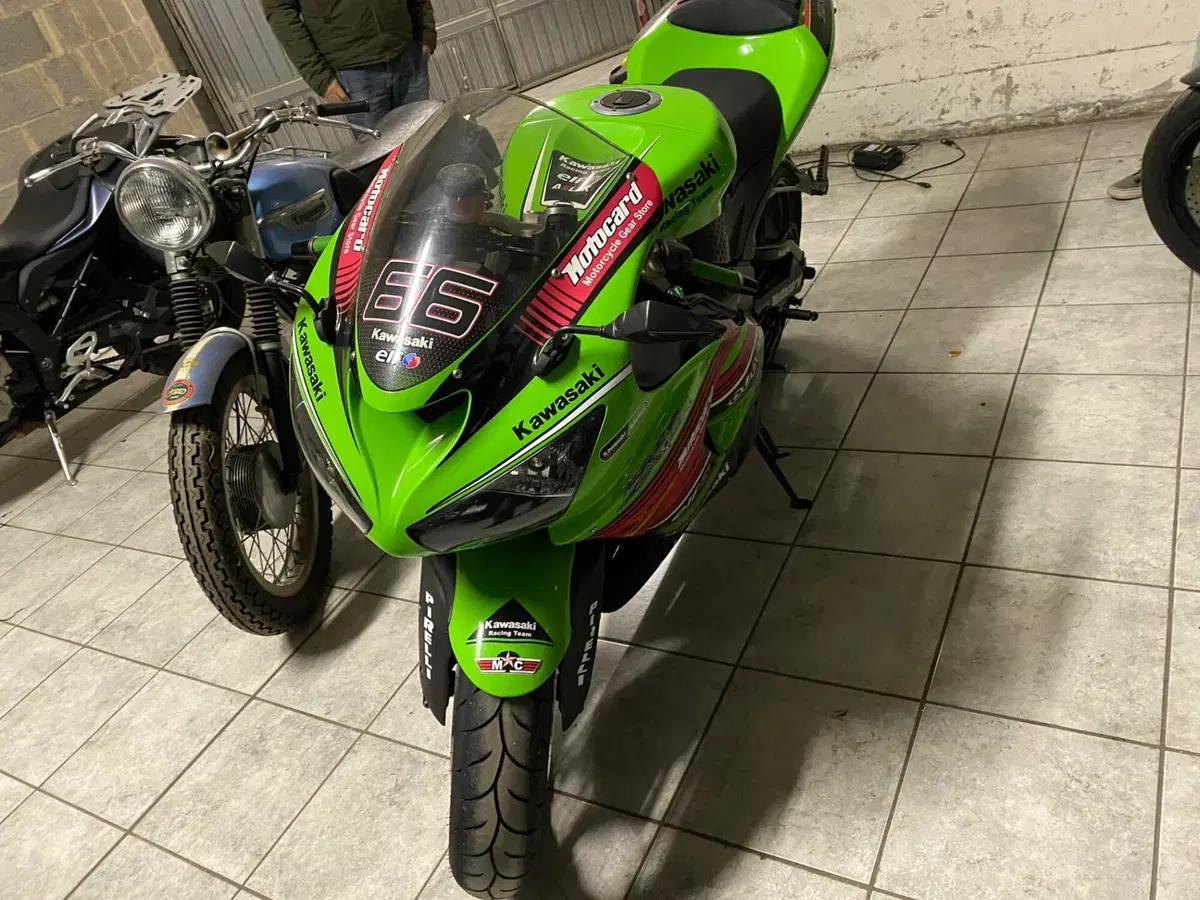 Kawasaki Ninja 636 ZX-6R (2005 - 06) (2)
