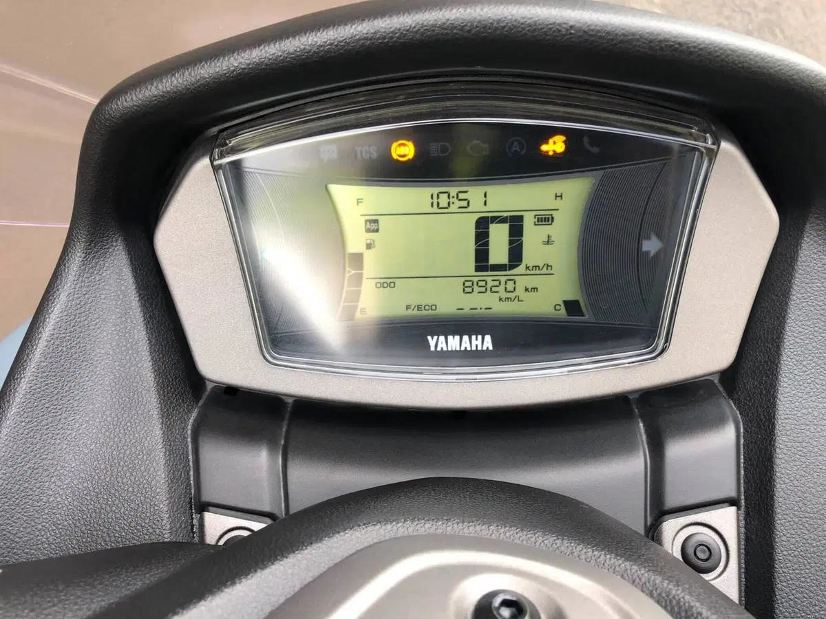 Yamaha N-Max 155 (2022 - 25) (5)