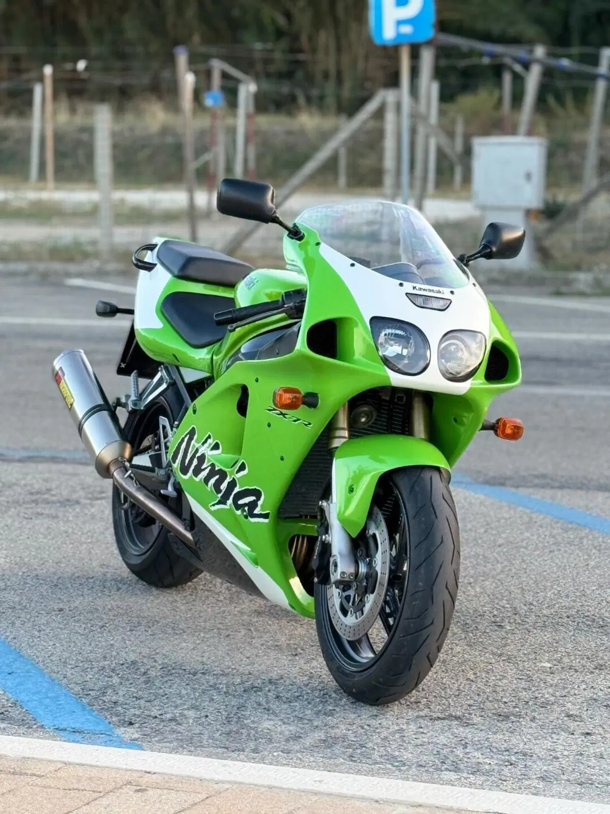 Kawasaki Ninja 750 ZX-7R (1996 - 00) (2)