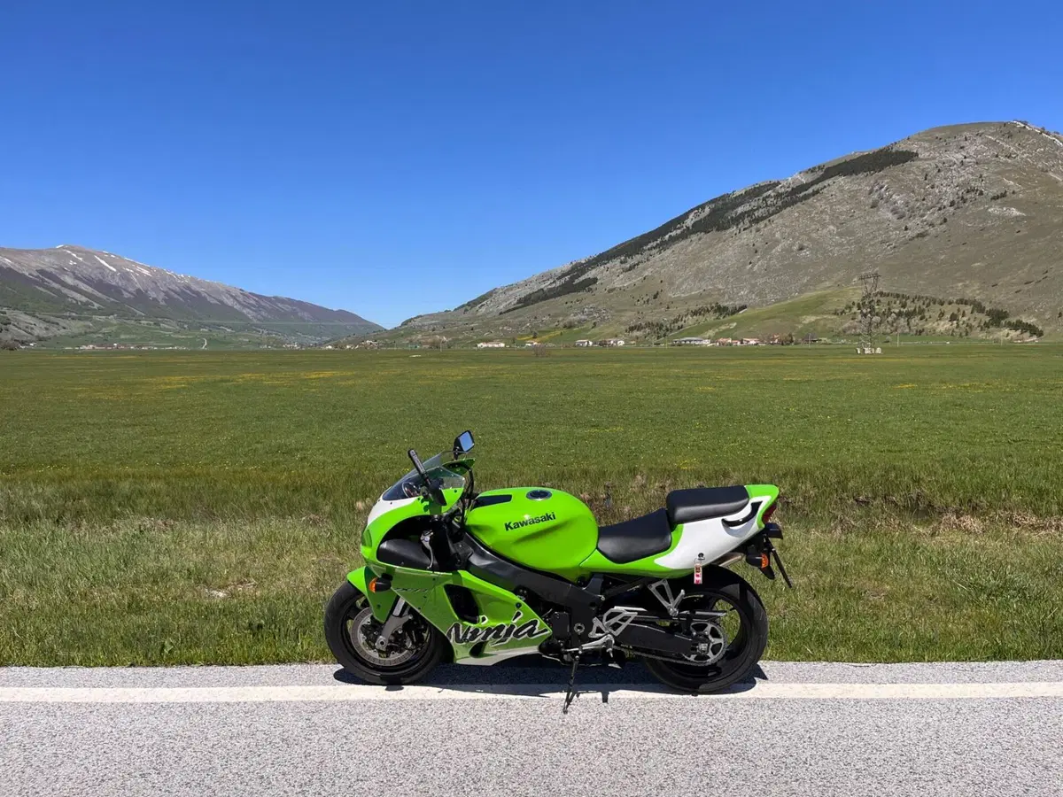 Kawasaki Ninja 750 ZX-7R (1996 - 00) (3)