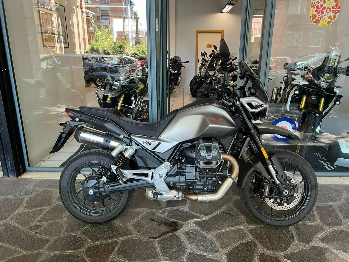 Moto Guzzi V85 Strada (2024 - 26)