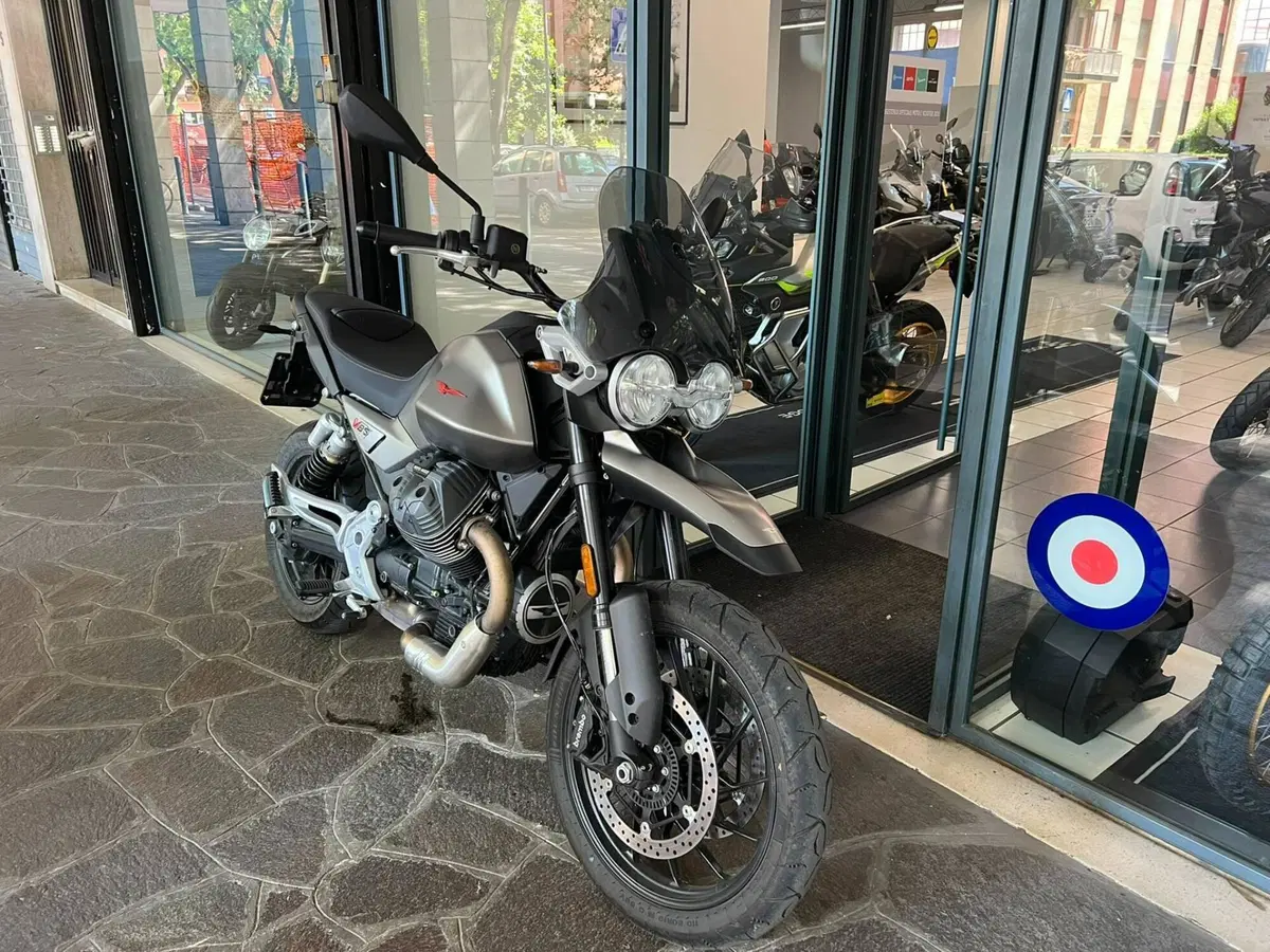 Moto Guzzi V85 Strada (2024 - 26) (2)