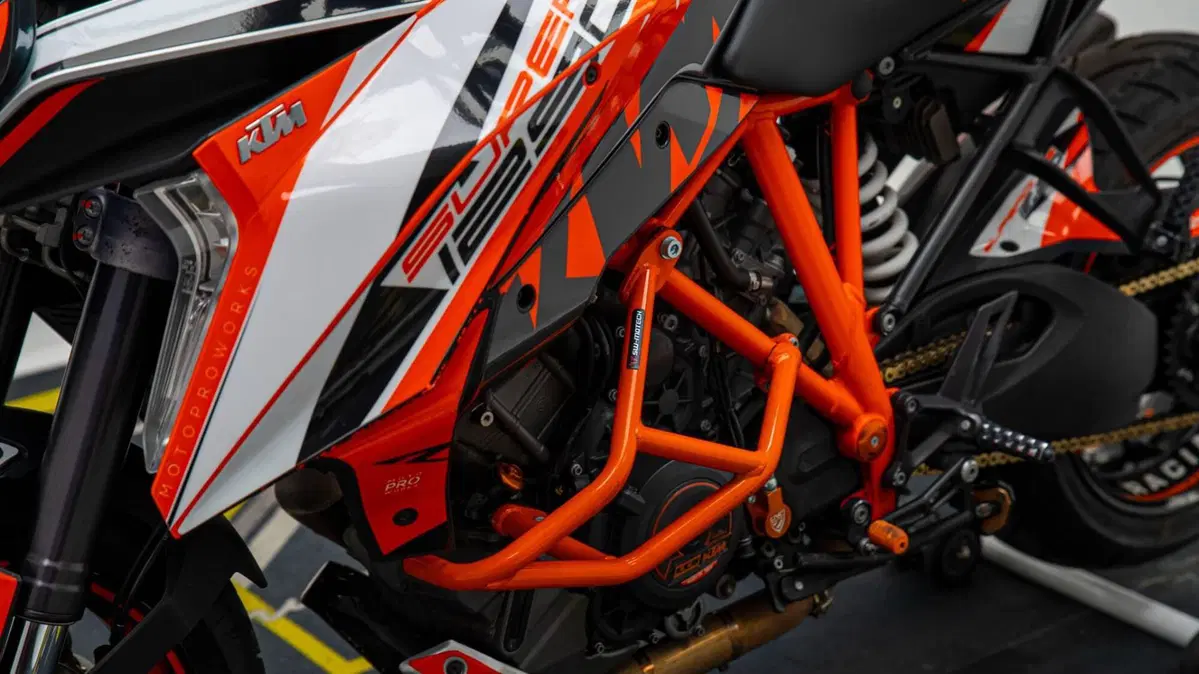 KTM 1290 Super Duke GT ABS (2016 - 18) (13)
