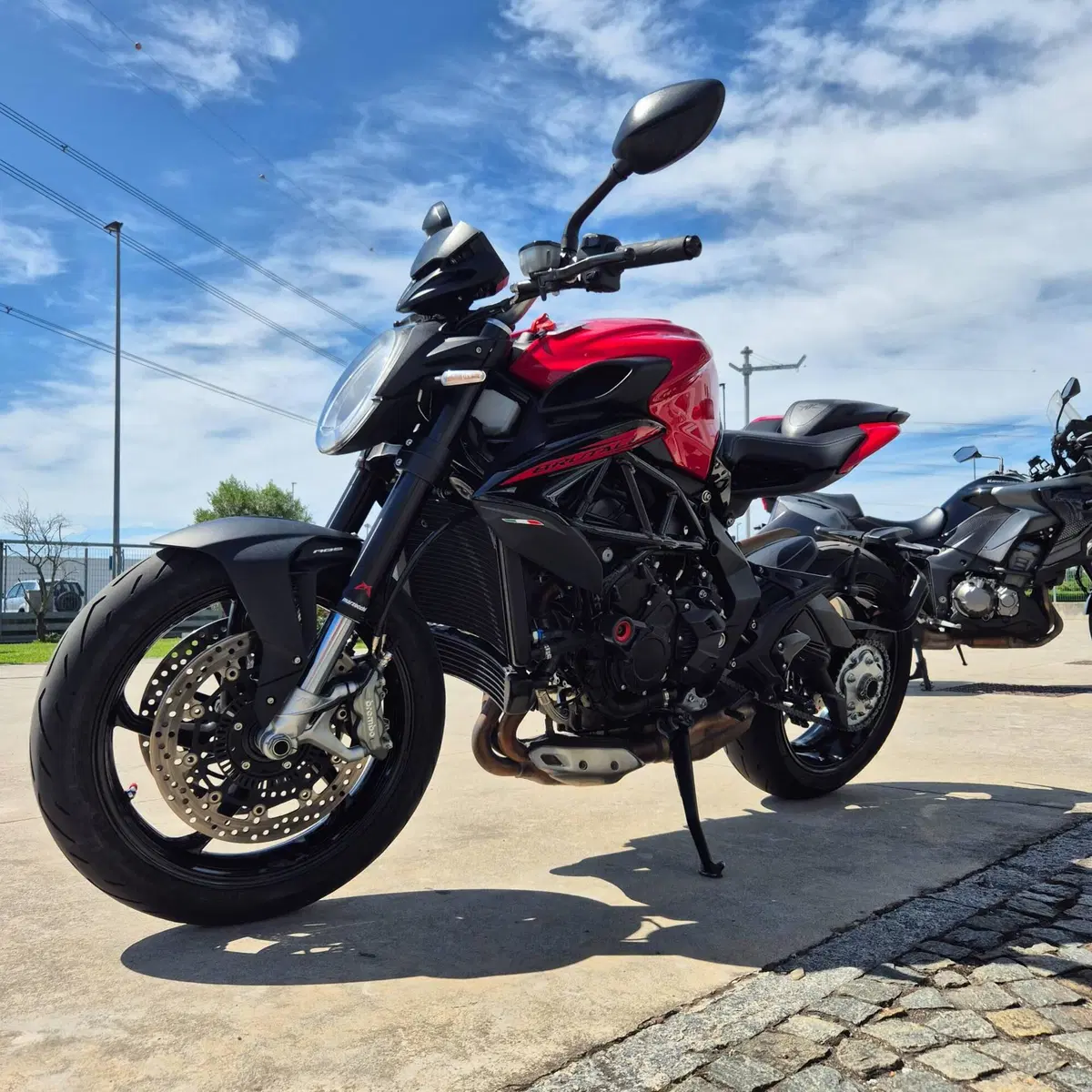 MV Agusta Brutale 800 Rosso (2021 - 23) (4)