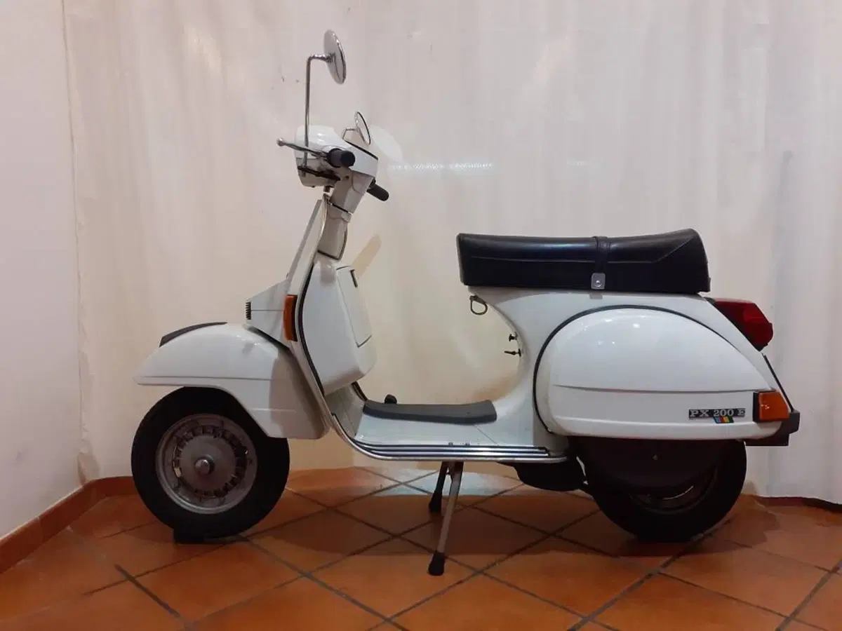 Piaggio PX 200 E Arcobaleno (2)