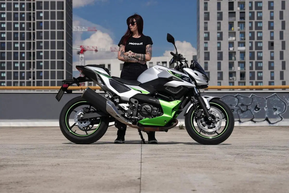 Kawasaki Z7 Hybrid TEST. Una moto ibrida? Chiss&agrave; quanto costa! Meno di uno scooter... [VIDEO]