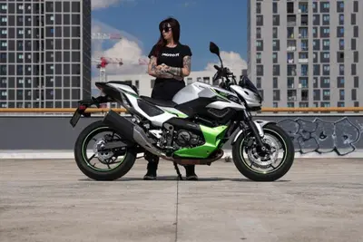 Kawasaki Z7 Hybrid TEST. Una moto ibrida? Chiss&agrave; quanto costa! Meno di uno scooter... [VIDEO]