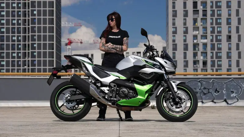 Kawasaki Z7 Hybrid TEST. Una moto ibrida? Chiss&agrave; quanto costa! Meno di uno scooter... [VIDEO]