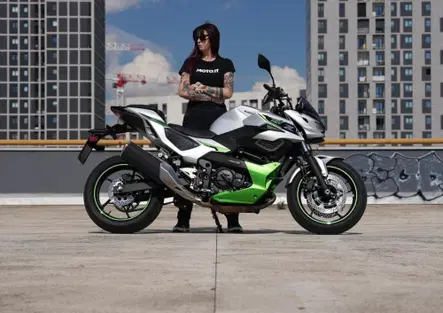 Kawasaki Z7 Hybrid TEST. Una moto ibrida? Chissà quanto costa! Meno di uno scooter... [VIDEO]