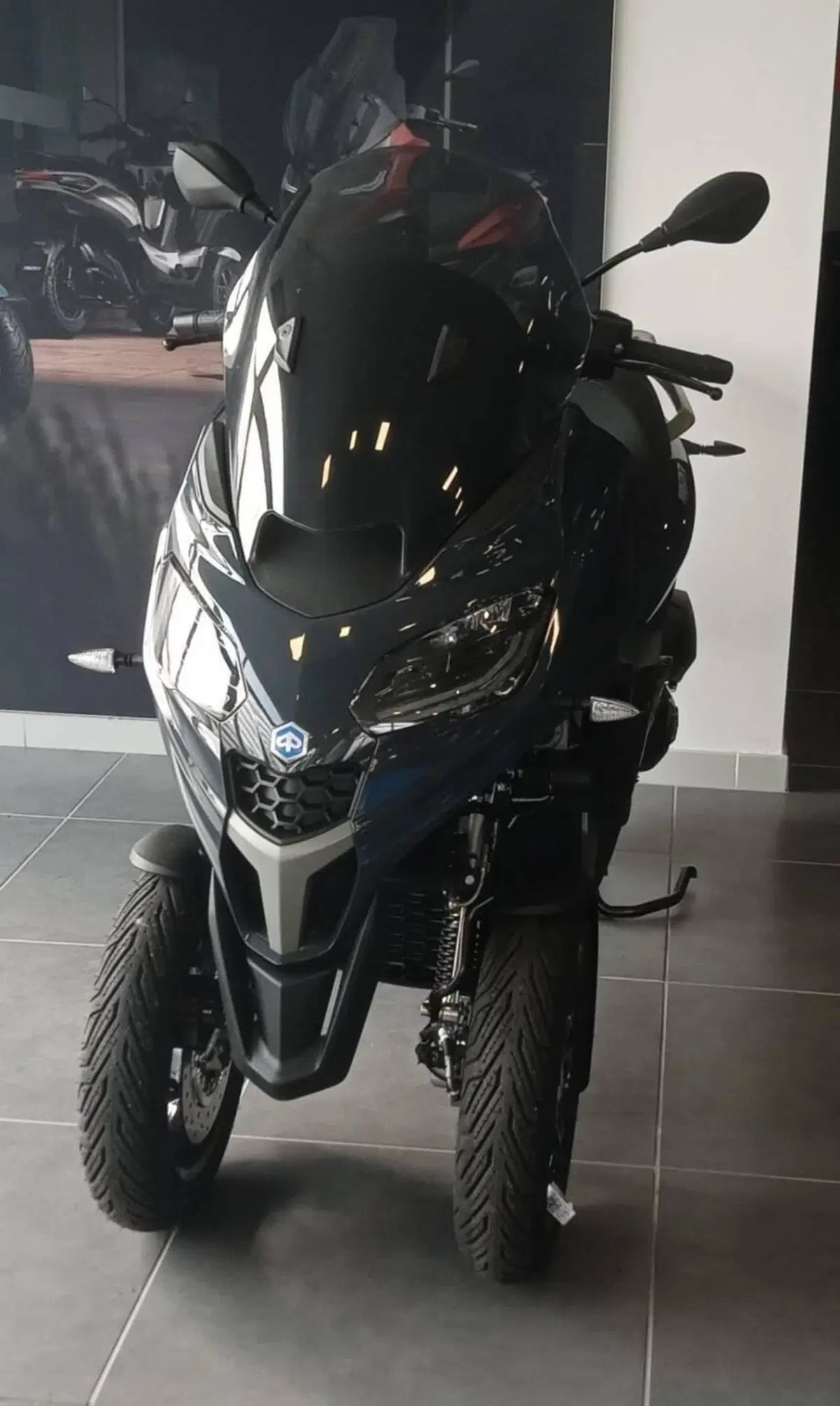 Piaggio MP3 310 (2025 - 26) (2)