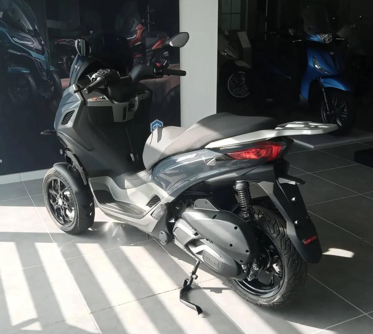 Piaggio MP3 310 (2025 - 26) (7)