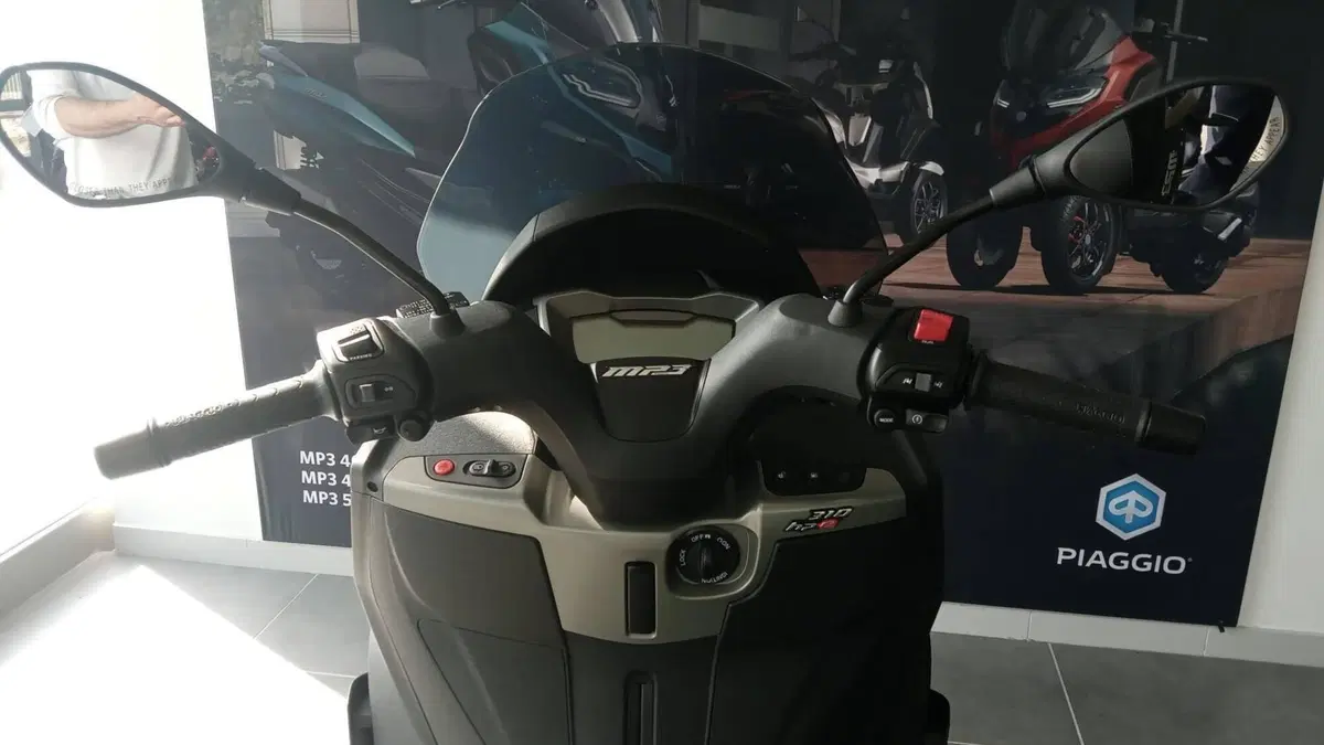 Piaggio MP3 310 (2025 - 26) (8)