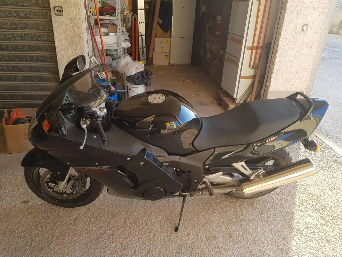 Honda CBR 1100 XX SUPER BLACKBIRD  (2)