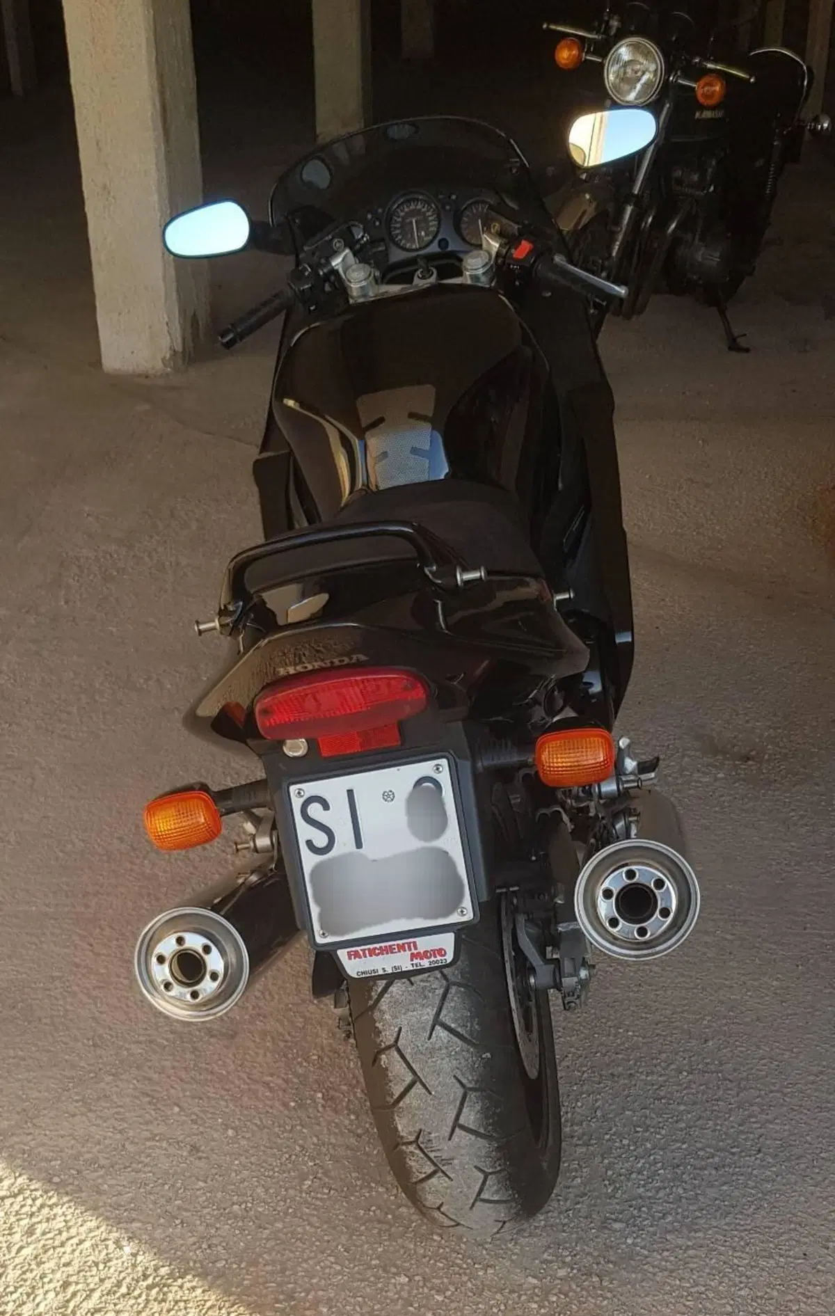 Honda CBR 1100 XX SUPER BLACKBIRD  (4)