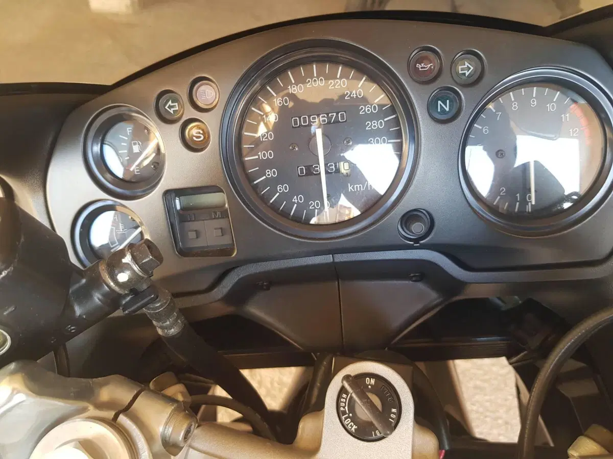 Honda CBR 1100 XX SUPER BLACKBIRD  (6)
