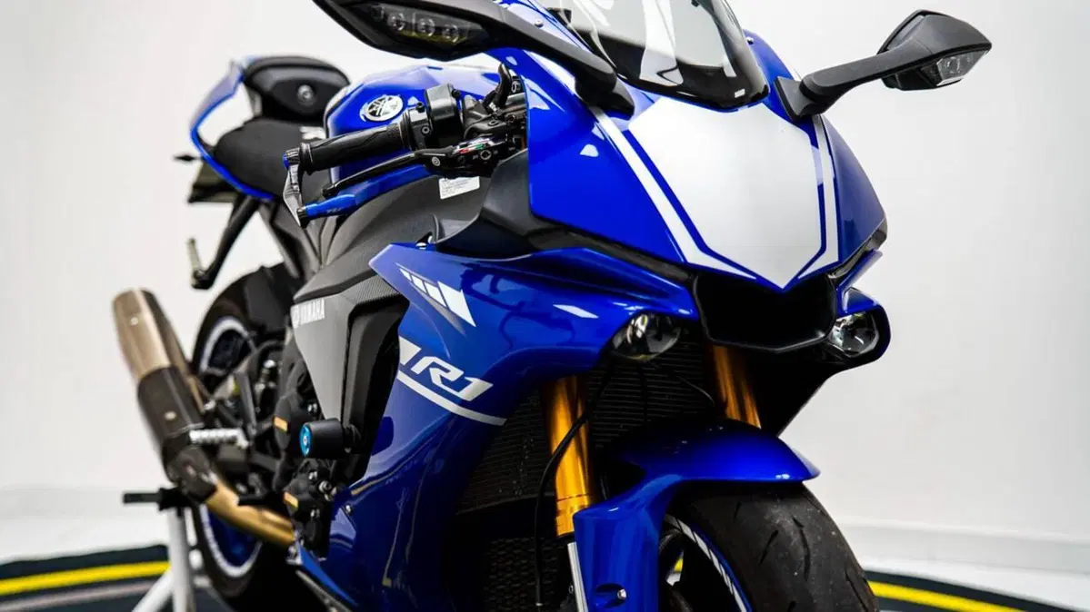 Yamaha YZF R1 (2020 - 25) (10)