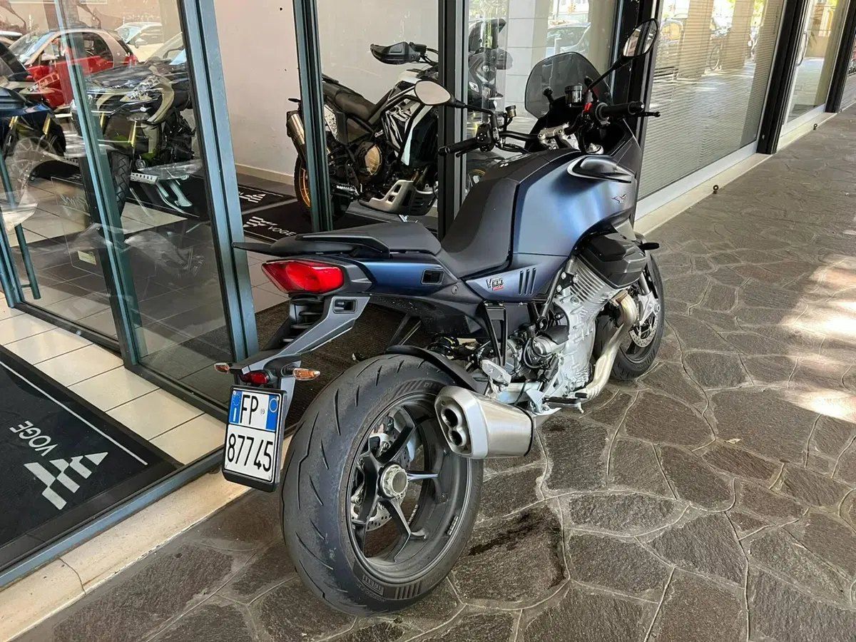Moto Guzzi V100 Mandello (2025 - 26) (3)