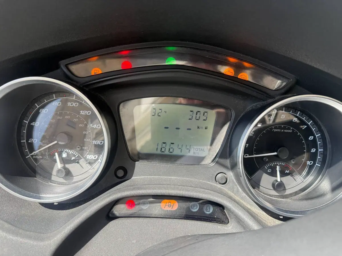 Piaggio Mp3 500 ABS Hpe Sport Advanced (2021 - 23) (4)
