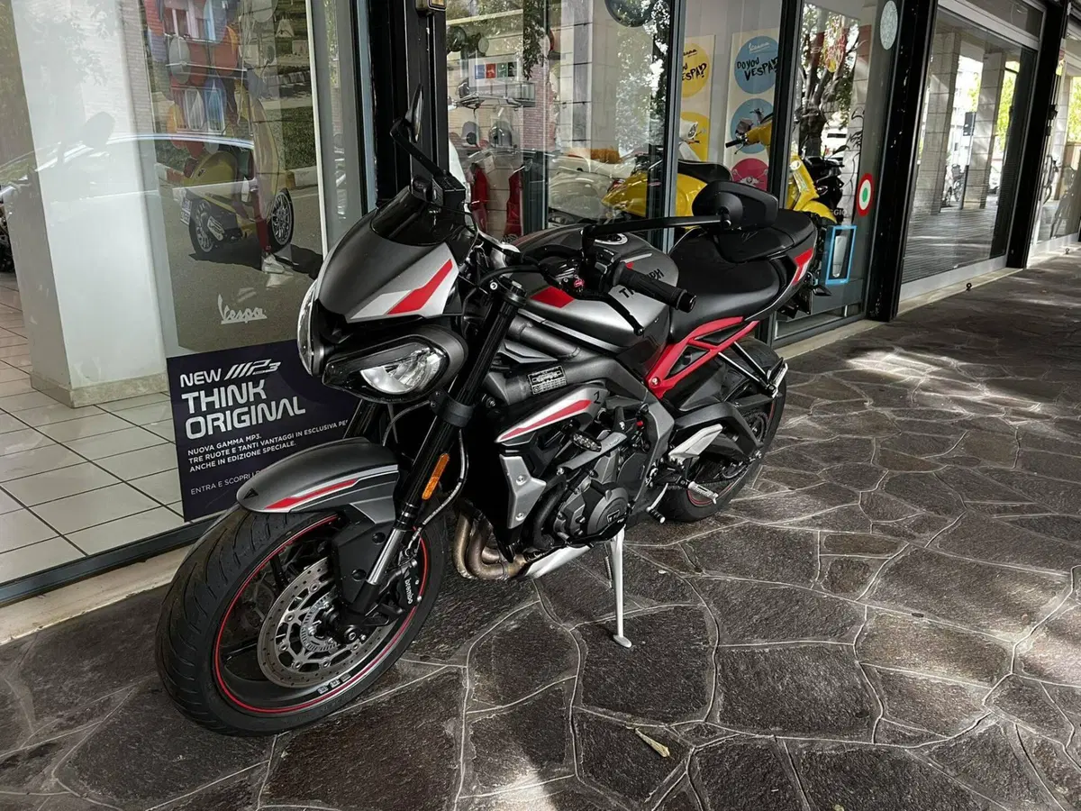Triumph Street Triple R (2020 - 22) (2)