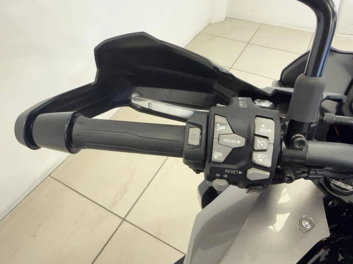 Kawasaki Versys 1100 SE (2025 - 26) (10)