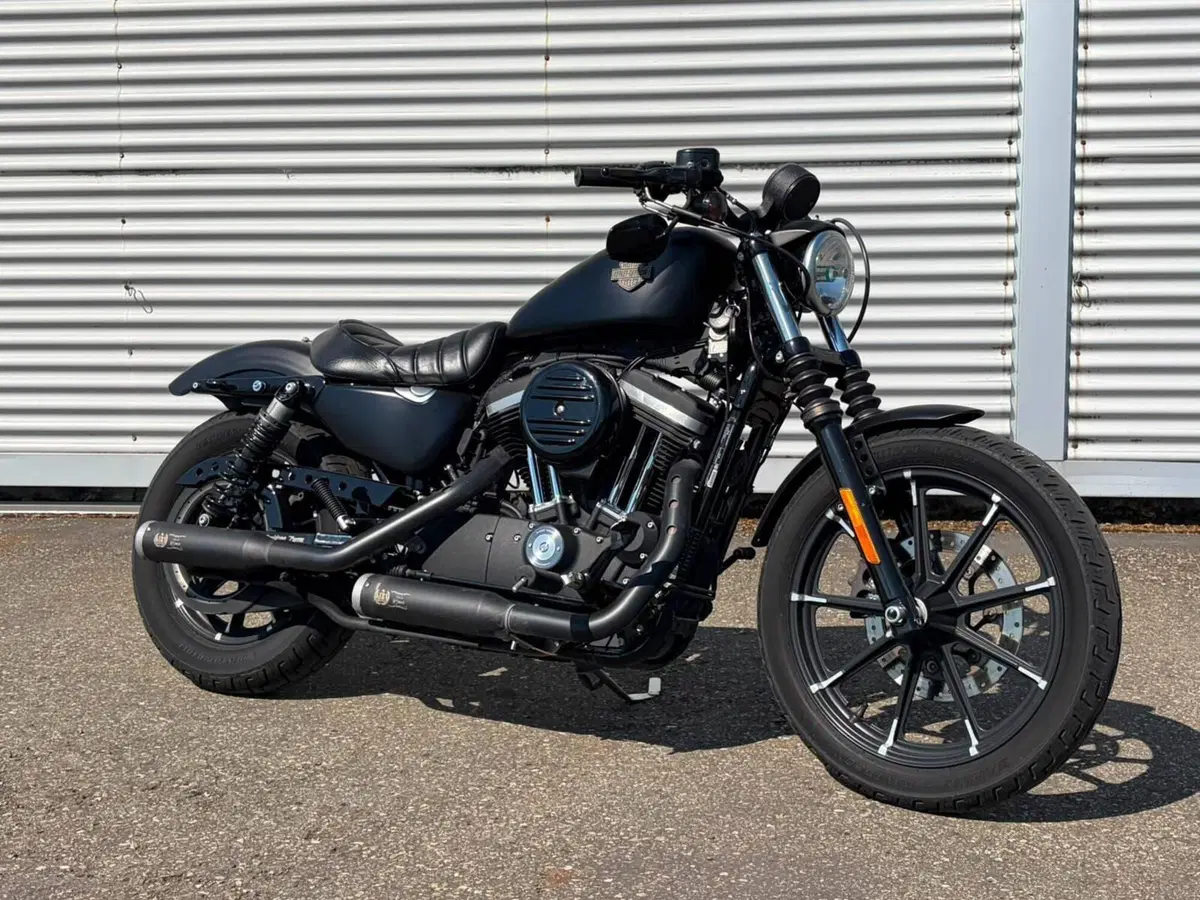 Harley-Davidson 883 Iron (2014 - 16) - XL 883N