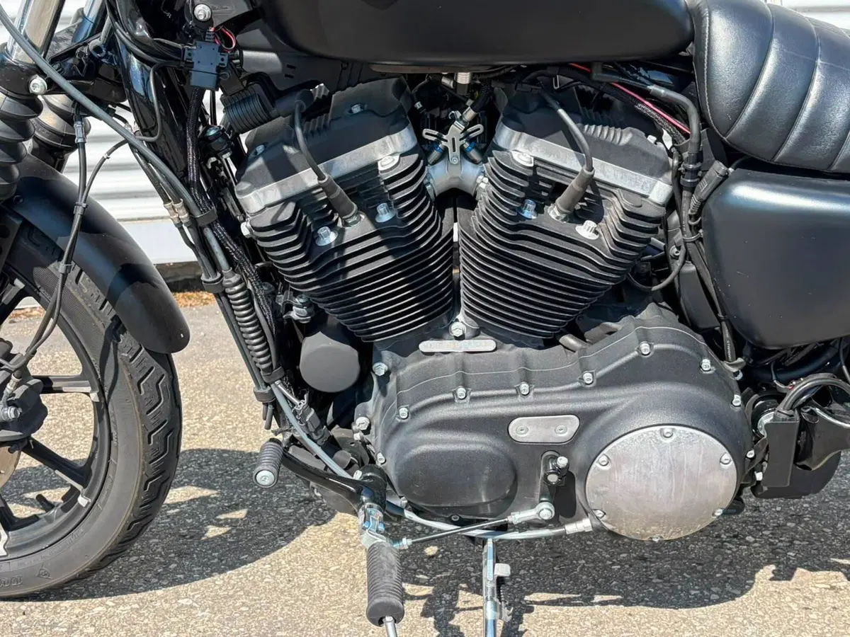 Harley-Davidson 883 Iron (2014 - 16) - XL 883N (13)