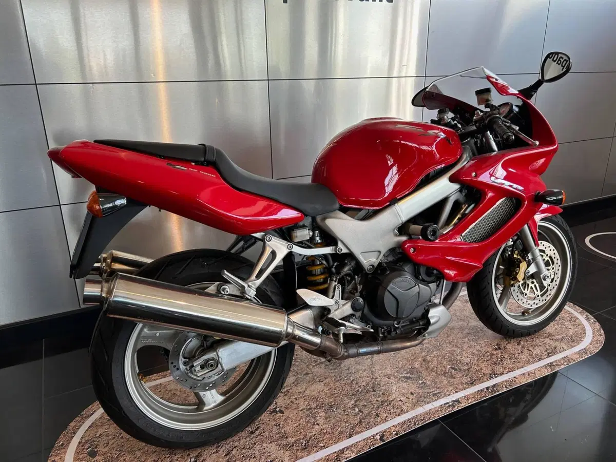 Honda VTR 1000 F Firestorm (1997 - 00) (2)
