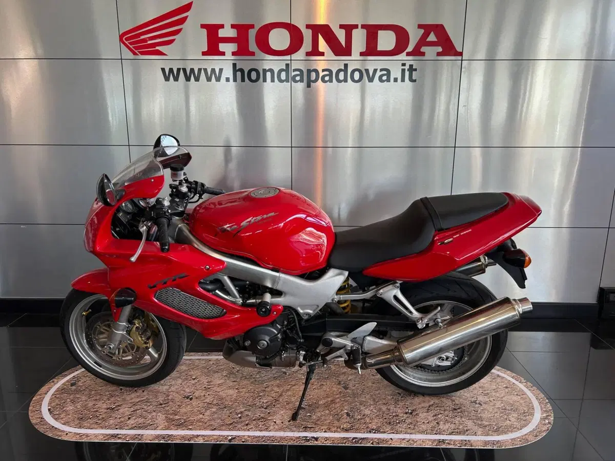 Honda VTR 1000 F Firestorm (1997 - 00) (4)