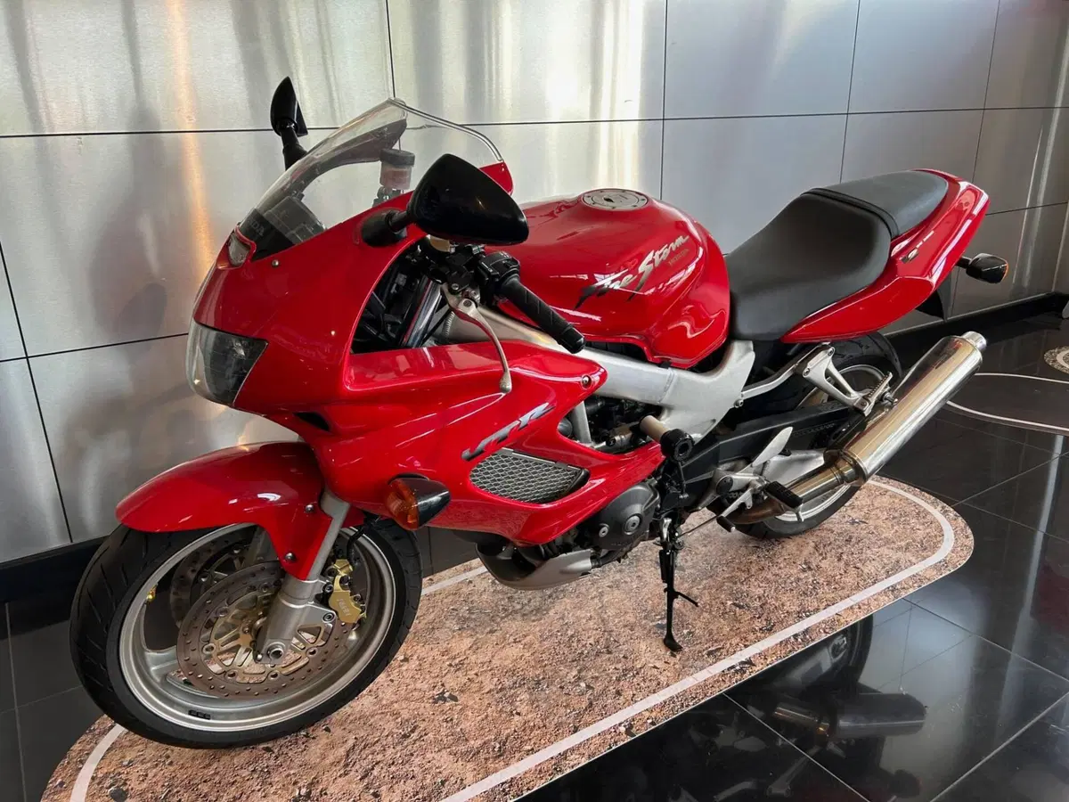 Honda VTR 1000 F Firestorm (1997 - 00) (5)