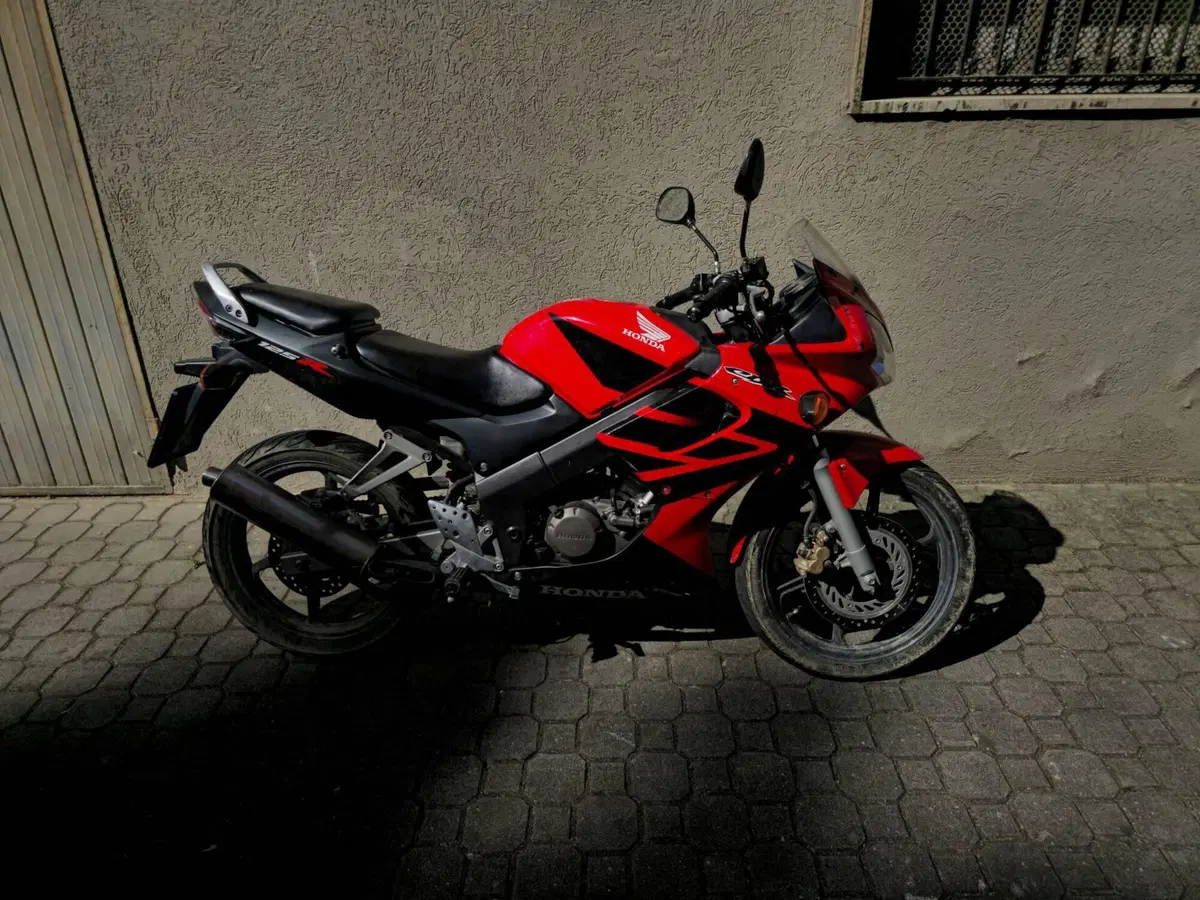 Honda CBR 125 R (2004 - 06) (3)
