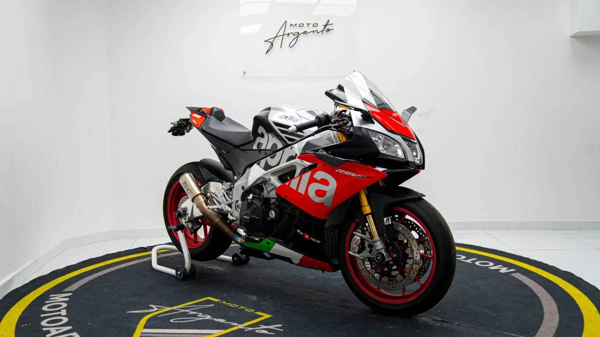 Aprilia RSV4 RF (2017 - 19) (2)